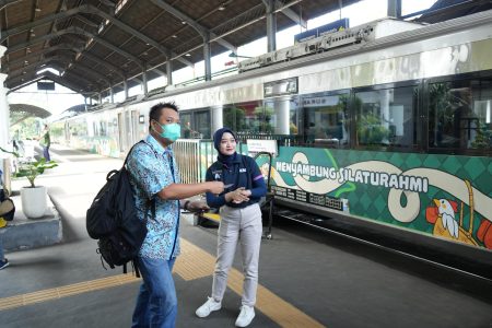 Pt Kai Daops 8 Surabaya Hadirkan Livery Kereta Tema Ceria UNTUK Angkutan Lebaran 2025