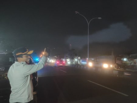 Ratusan Penerangan Jalan Umum di Pantura Cirebon Mati