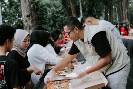 Rayakan Momen Pembersama Ramadan Pizza Bukber Pizza 100 Meter