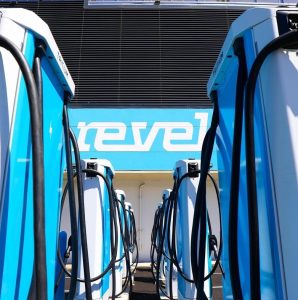 Revel membuka hub pengisian cepat EV pertama di San Francisco