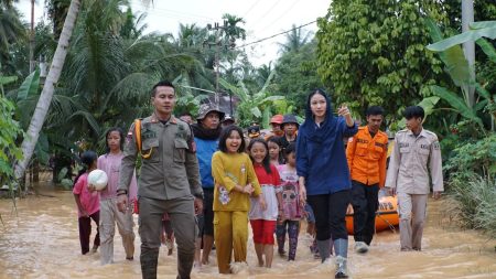 Ribuan Warak Terdampak Banjir di Dharmasraya