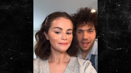 Selena Gomez memungkinkan Benny Blanco merias wajahnya di video, dengan hasil yang lucu