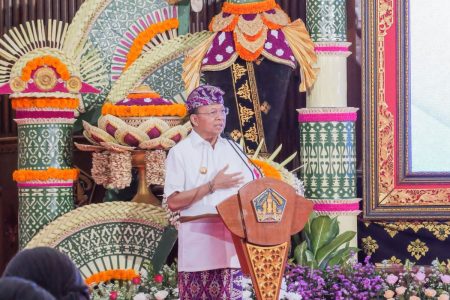 Sering Datangkan Kain Endek Dari Luar Bali, Koster Perintahkan Bupati Klungkung Cek Pasar Galiran