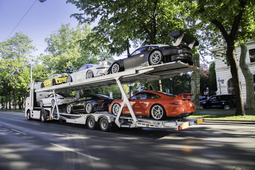 Six Cars, One Truck – Koleksi Porsche Mileage Pengiriman