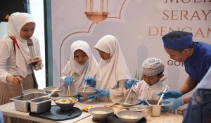 TEKANAN KEBERANHAN, PULuhan Anak Yatim Menghias Ramen Menjelang Berbuka Puasa