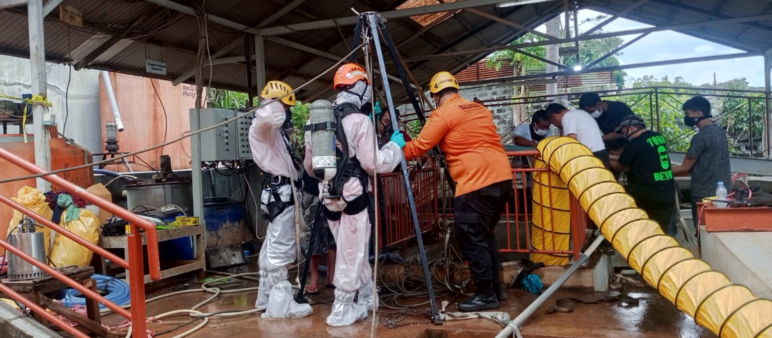 Tim Sar Gabungan Evakuasi 3 Pegawai Adira Semesta Yang Terjebak Di Sumur Limbah