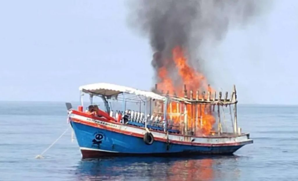 Turis Inggris Hurn di Thailand Setelah Kapal Terbakar Di Lepas Pantai Koh Tao