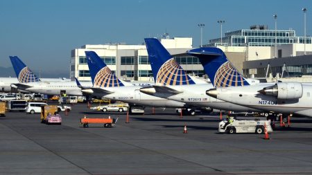 United Airlines menaikkan biaya tahunan untuk lounge, kartu kredit hadiah