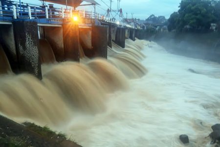 Waspada Katulampa Siaga 1, Air Kiriman Bogor Diperkirakan Tiba Di Jakarta Pukul 06.30