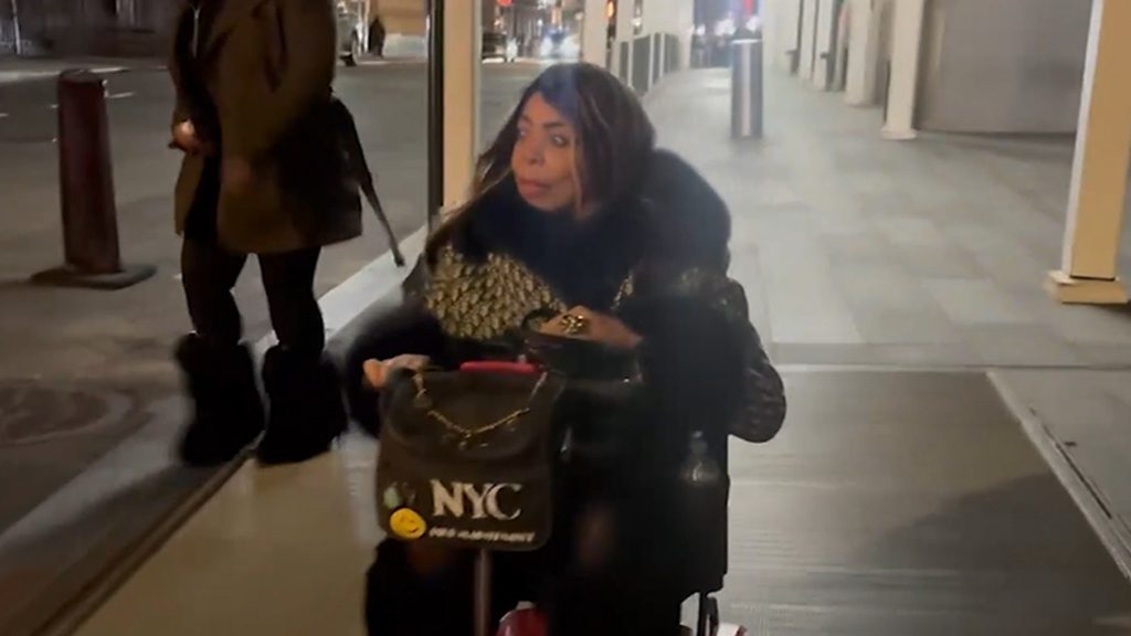 Wendy Williams menghindari pertanyaan tentang pengadilan saat makan malam di NYC