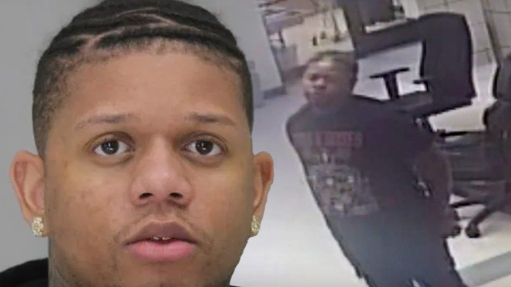 Yella Beezy terlihat di video dalam manset dikelilingi oleh polisi di penjara Dallas